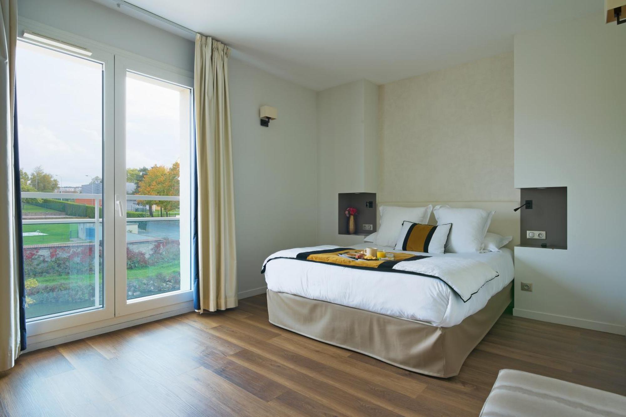 Les Suites - Konine 4 - Hotel & Bar & Restaurant Montceau-les-Mines Zewnętrze zdjęcie